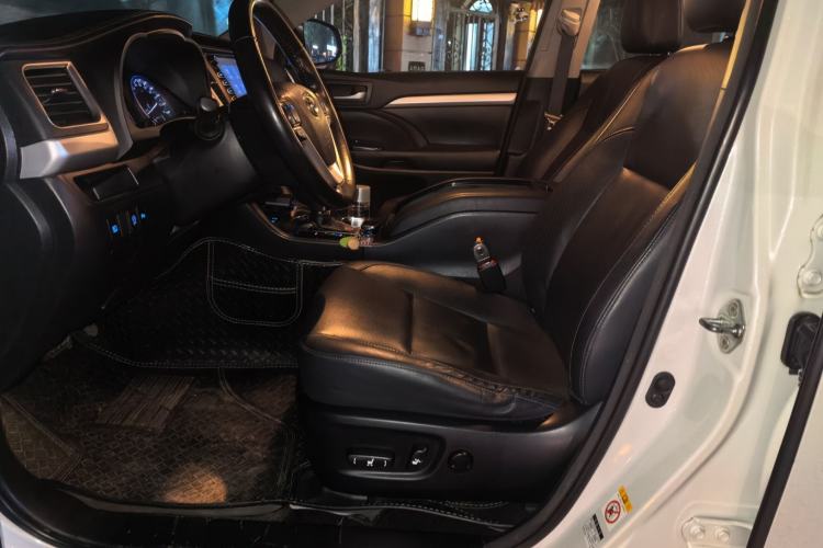 Used Toyota Highlander 2018 2.0T Four-Wheel Drive Luxury Edition 7 Seats China V Emission Standard