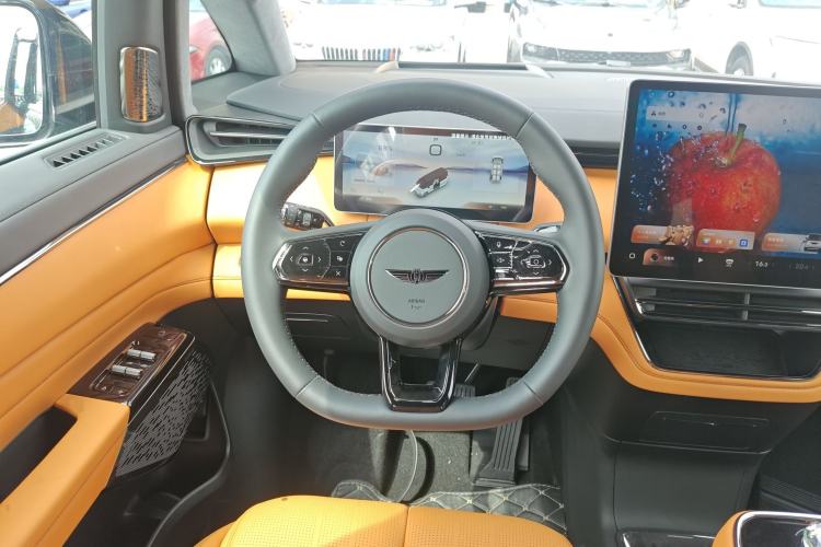 Used Geely Galaxy LEVC L380 2024 140-Degree 6-Seater All-Wheel-Drive Ultra