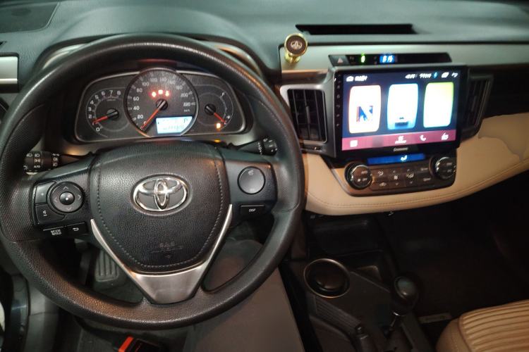 Used Toyota RAV4 2015 2.0L CVT Two-Wheel Drive Fashion Edition
