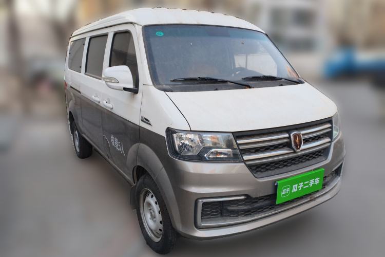 Used Jinbei Hiace X30 2024 1.5L Wealthy-Style Passenger Van 5/6/7 Seater with Front-Mounted Air Conditioning
