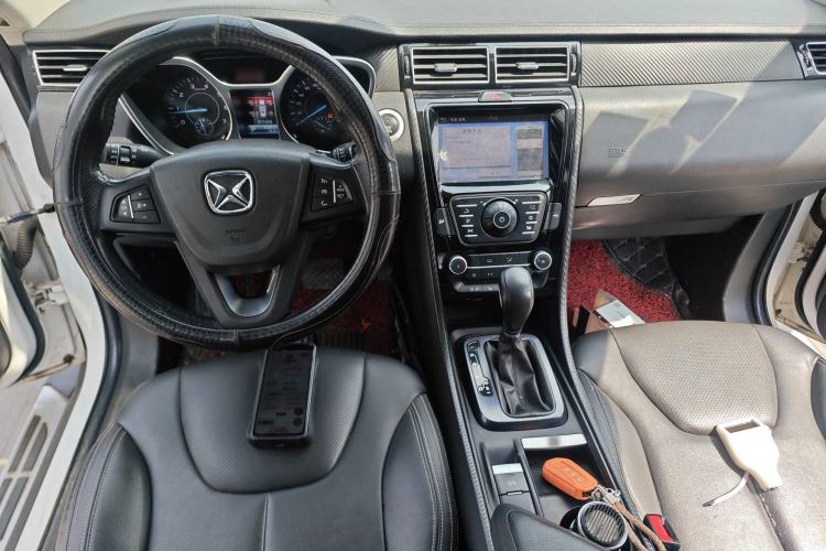 Used JMC Yusheng S330 2016 1.5L GTDi Automatic Two-Wheel Drive Prestige Edition Center Console