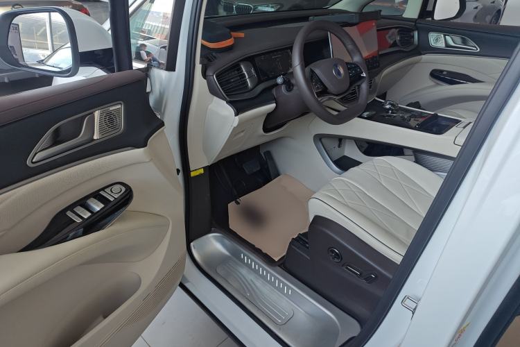 Used Denza D9 2024 DM-i 980 Four-Wheel Drive Prestige Model Driver Seat