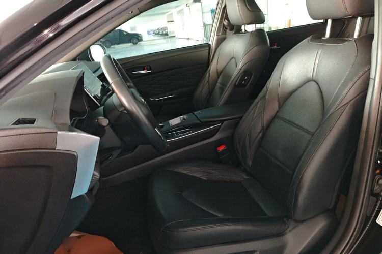 Used Toyota Avalon 2019 Dual-Engine 2.5L XLE Prestige Version China VI Standard