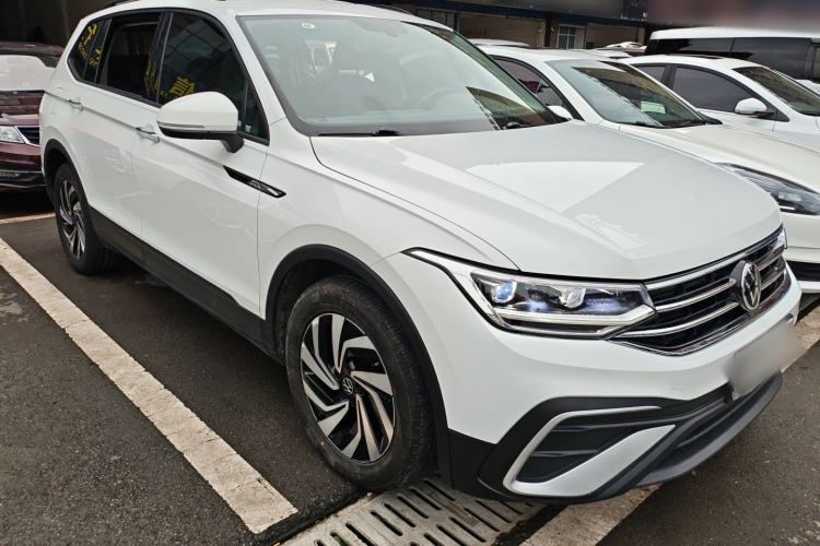 Used Volkswagen Tiguan L 2023 330TSI Automatic Two-Wheel Drive Comfort Edition Front Right 45 Deg