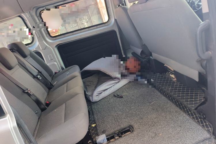 Used Ford Transit 2017 2.0T Diesel Multi-Purpose Commercial Vehicle Mid-Drive Mid-Roof China IV Standard
