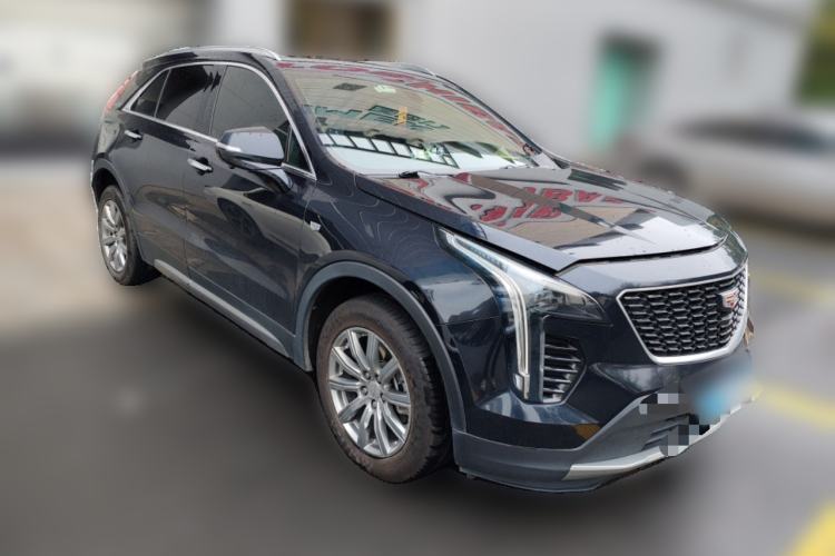 Used Cadillac XT4 2021 28T Two-Wheel Drive Luxury Version Front Right 45 Deg