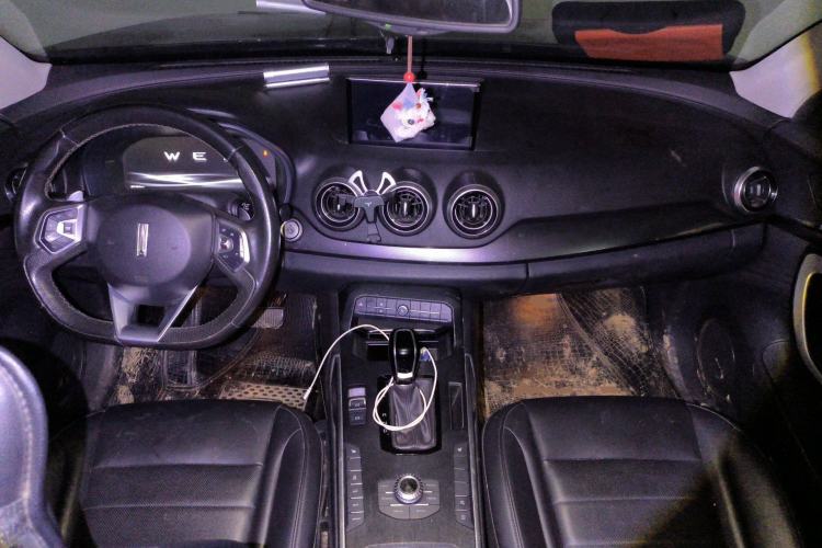 Used Wey VV7 2017 2.0T Luxury Model Center Console