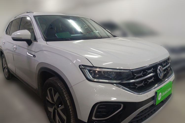 Used Volkswagen Tayron 2024 330TSI Two-Wheel Drive Luxury Plus Advanced Version Front Right 45 Deg