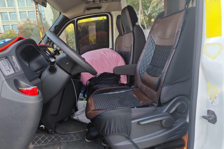 Used Foton Toano 2024 Joy Elephant Multi-Function Model Cummins 2.8T Manual Long Wheelbase Ultra-High Roof with Rear Dual Tires and 7 Seating Capacity Left Front Seat