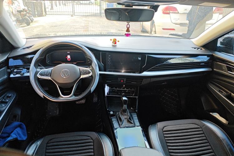 Used Volkswagen Passat 2022 330TSI Elite Edition Center Console