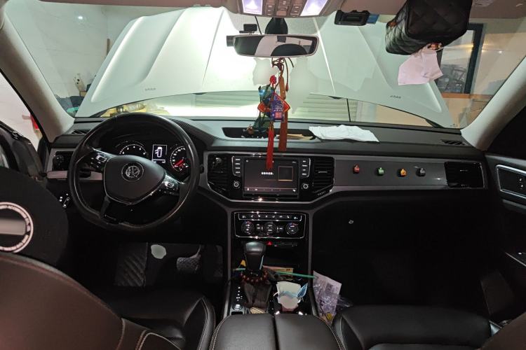 Used Volkswagen Teramont 2017 330TSI Two-Wheel-Drive Luxury Edition Center Console