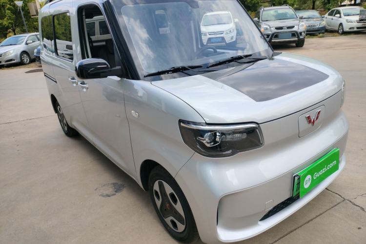 Used Wuling Zhiguang New Energy 2025 Comfort Model Front Right 45 Deg