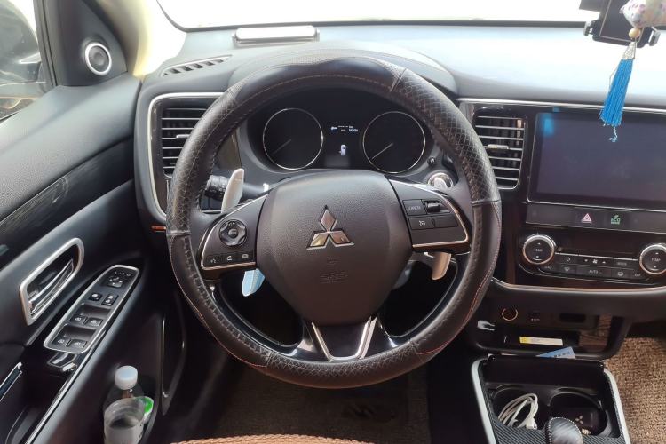 Used Mitsubishi Outlander 2019 2.4L 4x4 Zhi Xiang Edition 5 Seats China VI Standard