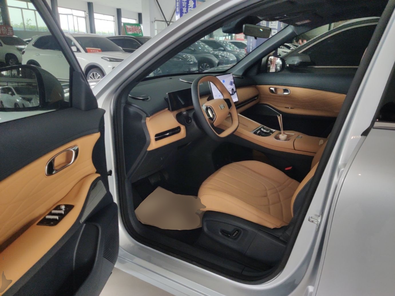 Geely Galaxy Xingjian 7 EM-i 2025 120km Launch+ Version — снимка 18