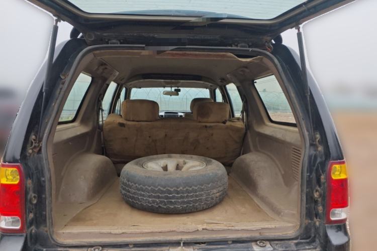 Used Huanghai Challenger SUV 2010 2.0L Two-Wheel Drive DD6490P Trunk