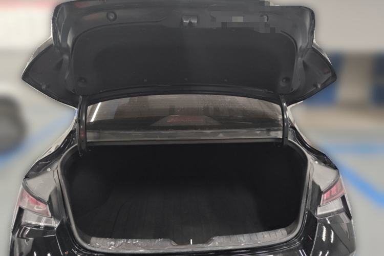 Used Hyundai Elantra 2022 1.5L CVT LUX Black Knight Limited Edition
