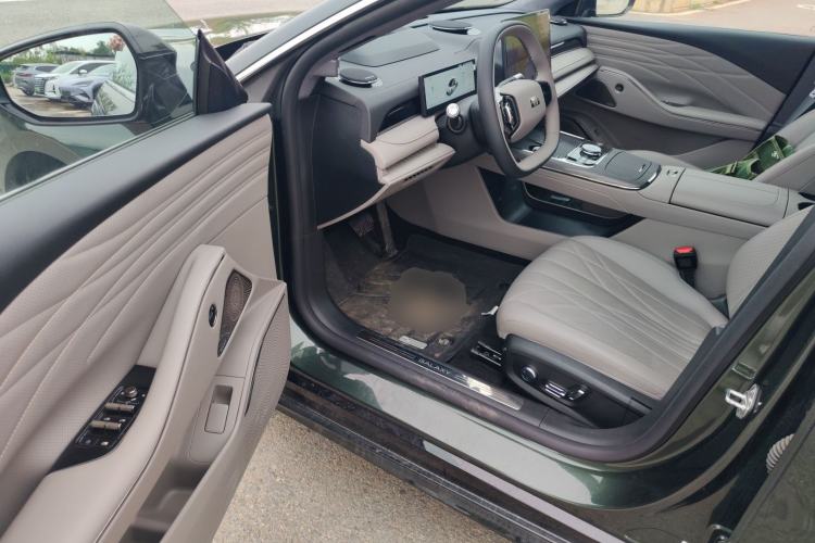 Used Geely Galaxy 8 2025 130km EM-i Flagship Edition Driver Seat