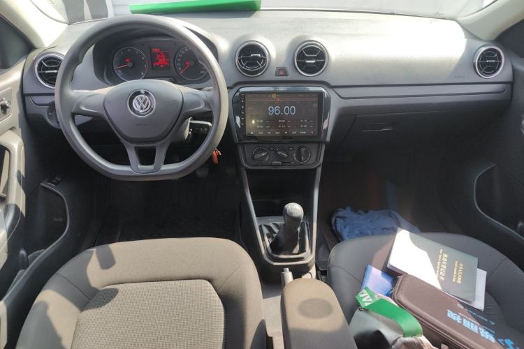 Used Volkswagen Jetta 2019 Dream Edition 1.4L Manual Fashion Version Center Console