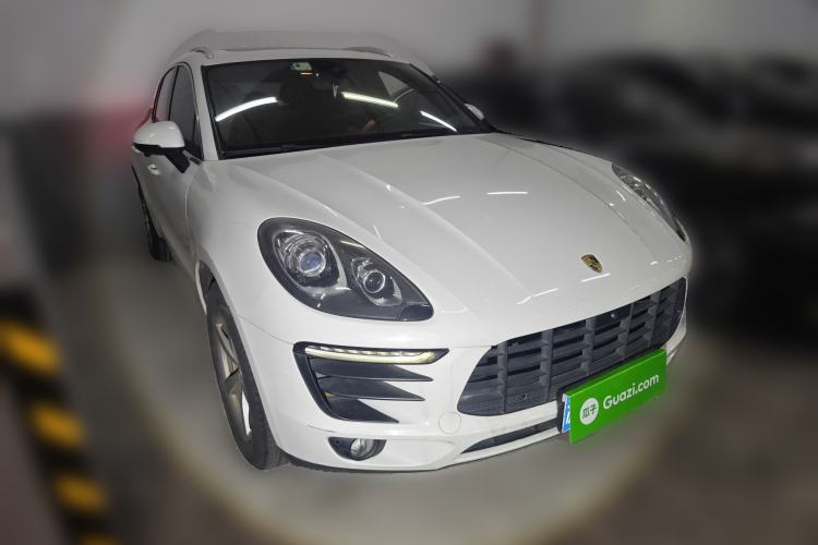 Used Porsche Macan 2017 Macan 2.0T Front Right 45 Deg
