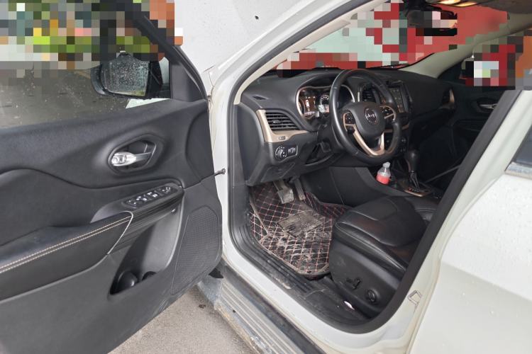 Used Jeep Cherokee 2017 2.4L Leading Smart Edition Driver Seat