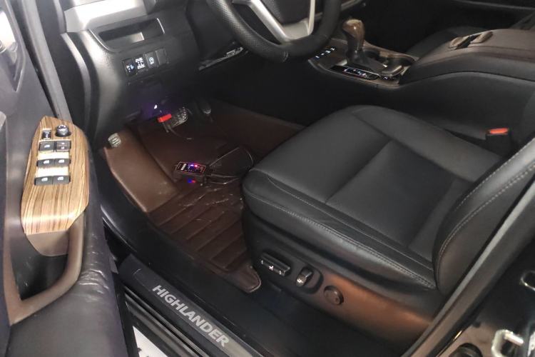 Used Toyota Highlander 2015 2.0T Four-Wheel Drive Luxury Edition 7-Seater Driver Seat