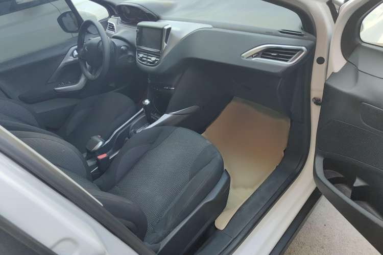 Used Peugeot 2008 2014 1.6L Automatic Fashion Edition