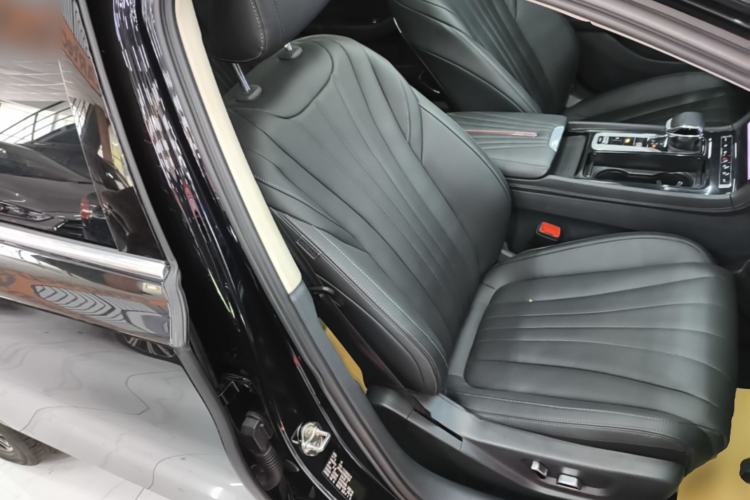 Used Hongqi H5 2025 2.0T Automatic Flag Edition – 500 000 Units Commemorative Version
