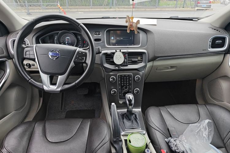 Used Volvo V40 2016 T3 Zhiyi Edition