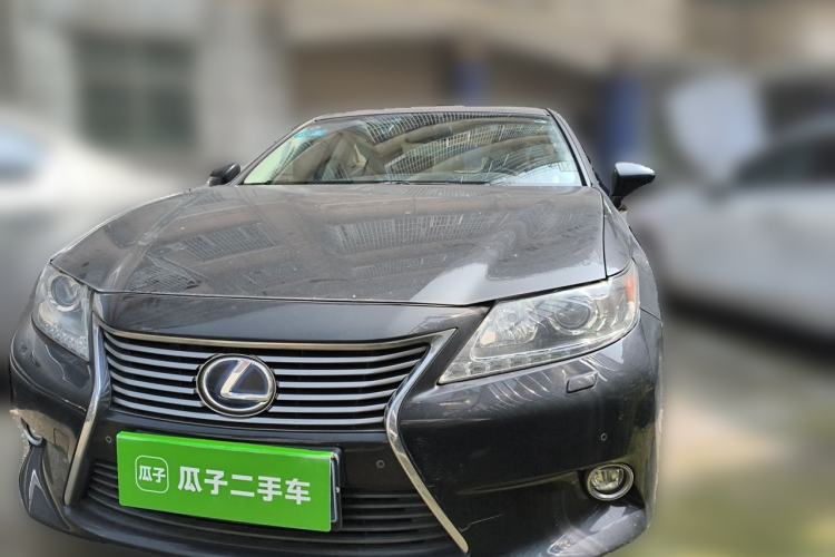 Used Lexus ES 2014 300h Elite Edition
