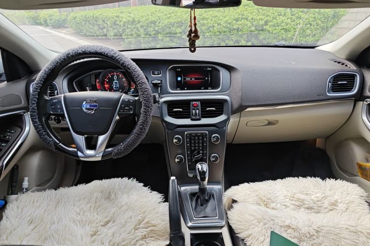 Used Volvo V40 2016 T3 Zhiyi Edition