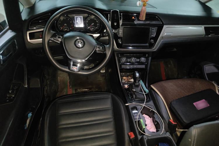 Used Volkswagen Touran 2018 Volkswagen Touran L 280TSI DSG Comfort Edition 7 Seats China VI Standard Center Console