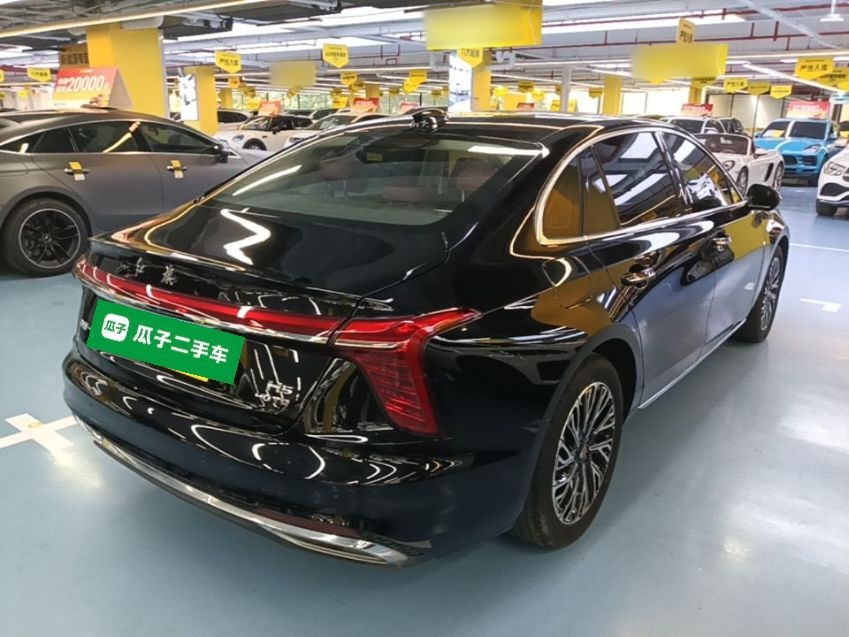 Hongqi H5 2025 2.0T Automatic Flag Edition – 500 000 Units Commemorative Version — снимка 6