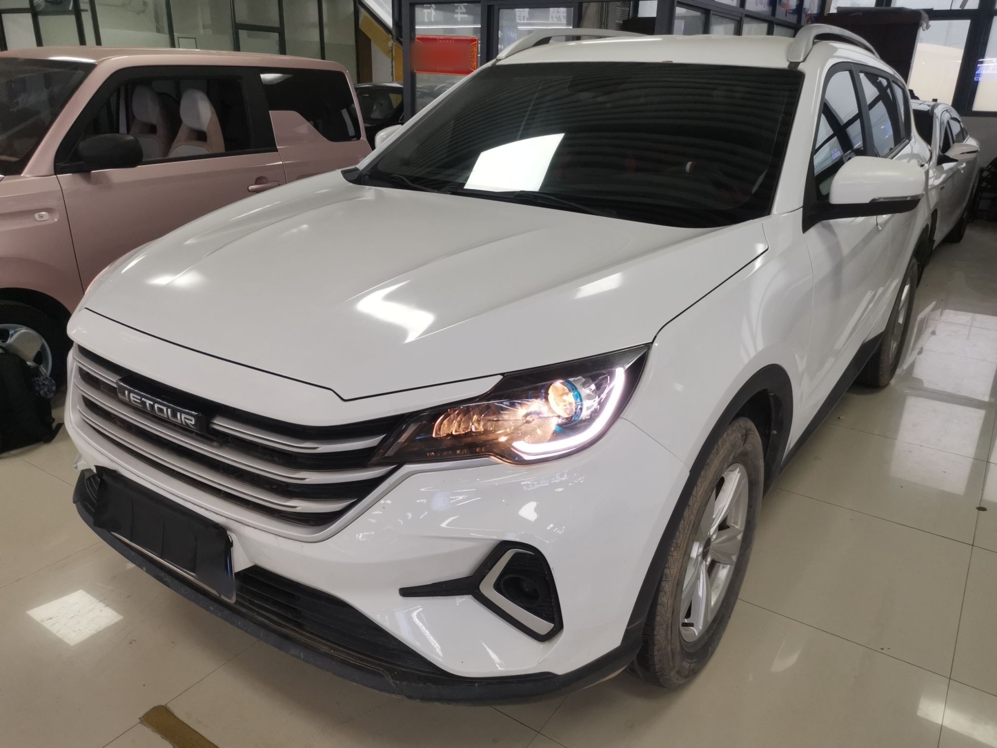 Под передней частью автомобиля