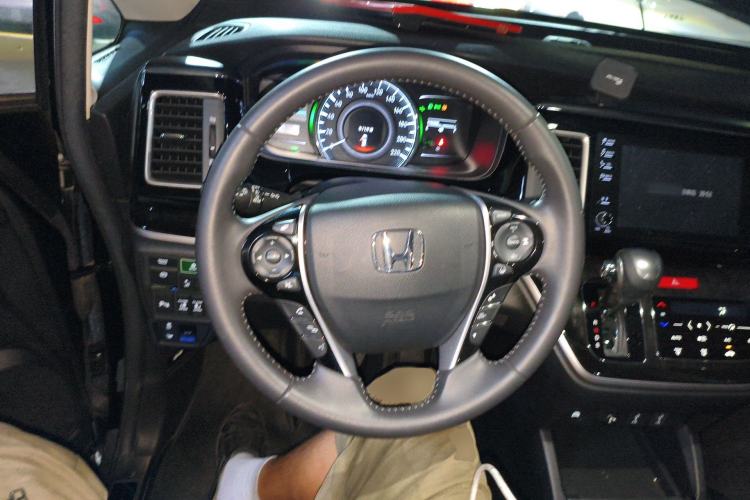Used Honda Elysion 2019 2.0L Hybrid Luxury Edition Steering Wheel