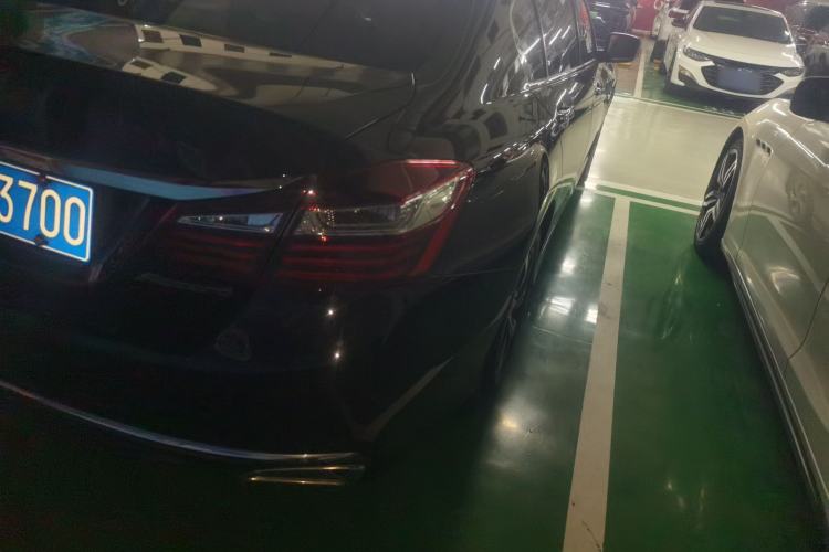 Used Honda Accord 2016 2.0L Comfort Edition Right Rear Taillight