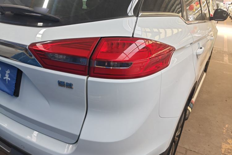 Used Geely Auto Emgrand X7 Sport 2016 2.0L Manual ZhiShang Version
