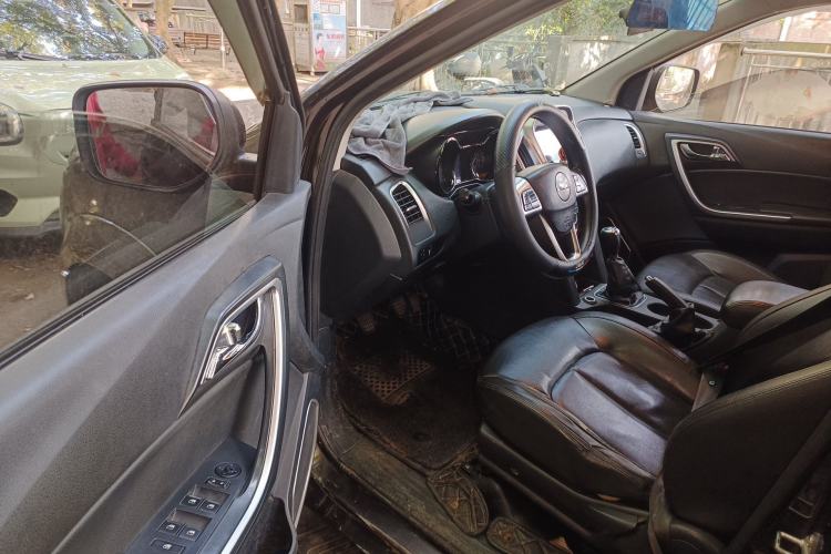 Used JMC Yuhu 3 2018 2.5T Diesel Two-Wheel Drive Advanced Version with Long Wheelbase
