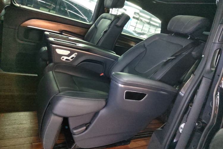 Used Mercedes-Benz V-Class 2020 V 260 L Long-wheelbase Luxury Edition Left Rear Seat