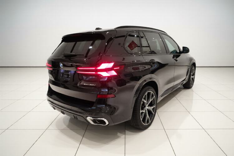 Used BMW X5 2023 xDrive 30Li Luxury M Sport Night Edition Package Rear Right 45 Deg