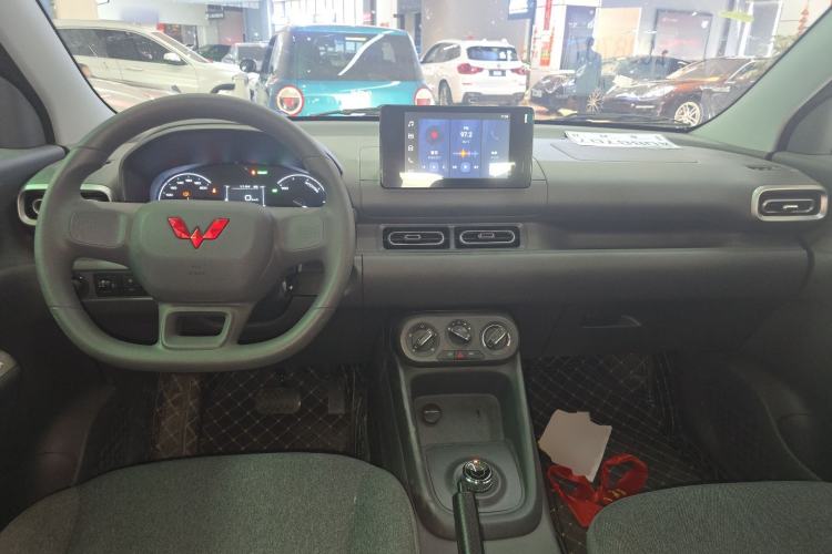 Used Wuling Hongguang New Energy 2025 Extended-Range Hybrid 50KM Comfort Version Center Console