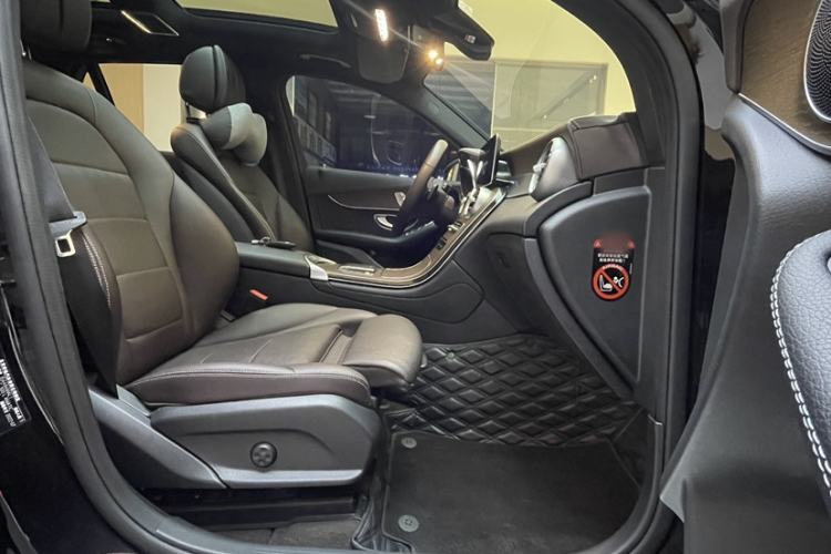 Used Mercedes-Benz GLC 2022 Facelifted GLC 300 L 4MATIC Luxury Edition Interior 4