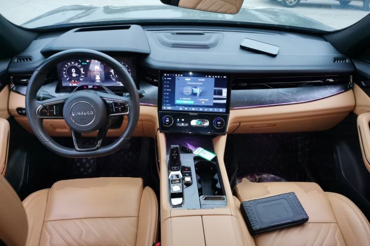 Used Lynk & Co 09 2021 2.0T Halo Seven-Seater Center Console