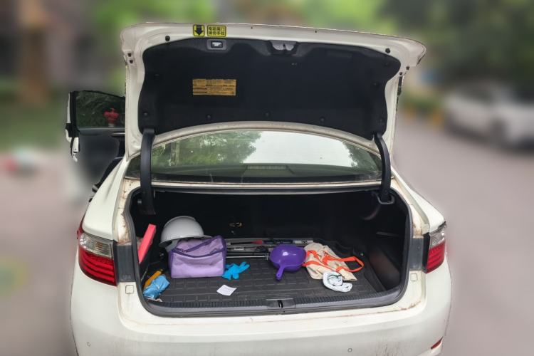 Used Lexus ES 2013 300h Elite Edition
