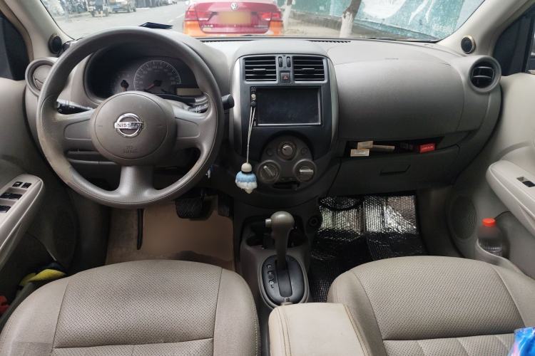 Used Nissan Sunny 2011 1.5XE CVT Comfort Edition Center Console