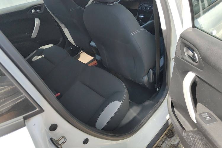 Used Peugeot 2008 2015 1.6L Automatic Playcool Edition
