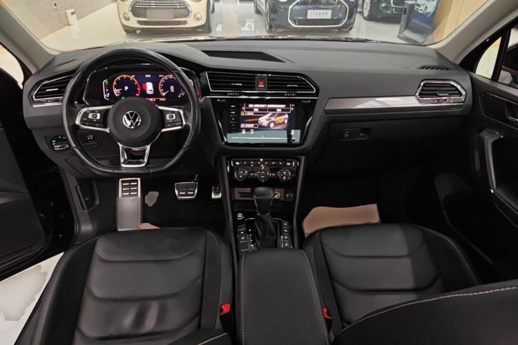 Used Volkswagen Tiguan L 2021 330TSI Automatic Two-Wheel Drive R-Line Enhanced Edition Center Console