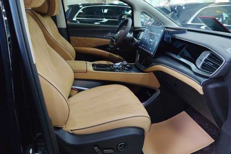 Used Denza D9 2024 DM-i 1050 Luxury Model