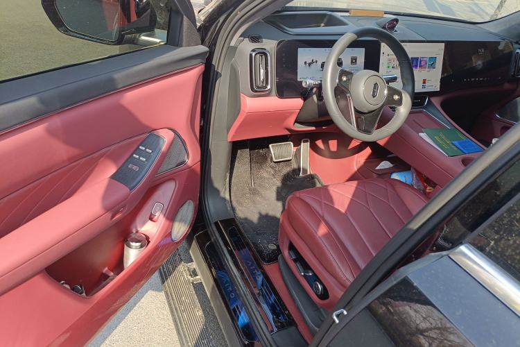 Used Hima AITO M8 2025 Extended-Range Max+ Version 53.4 kWh 6-Seater Edition Driver Seat