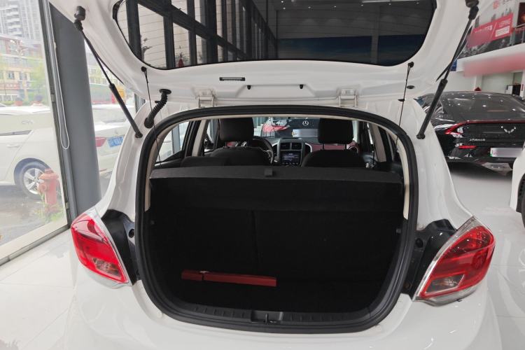 Used CHANGAN Benni 2015 1.4L IMT Luxury Model China IV Trunk