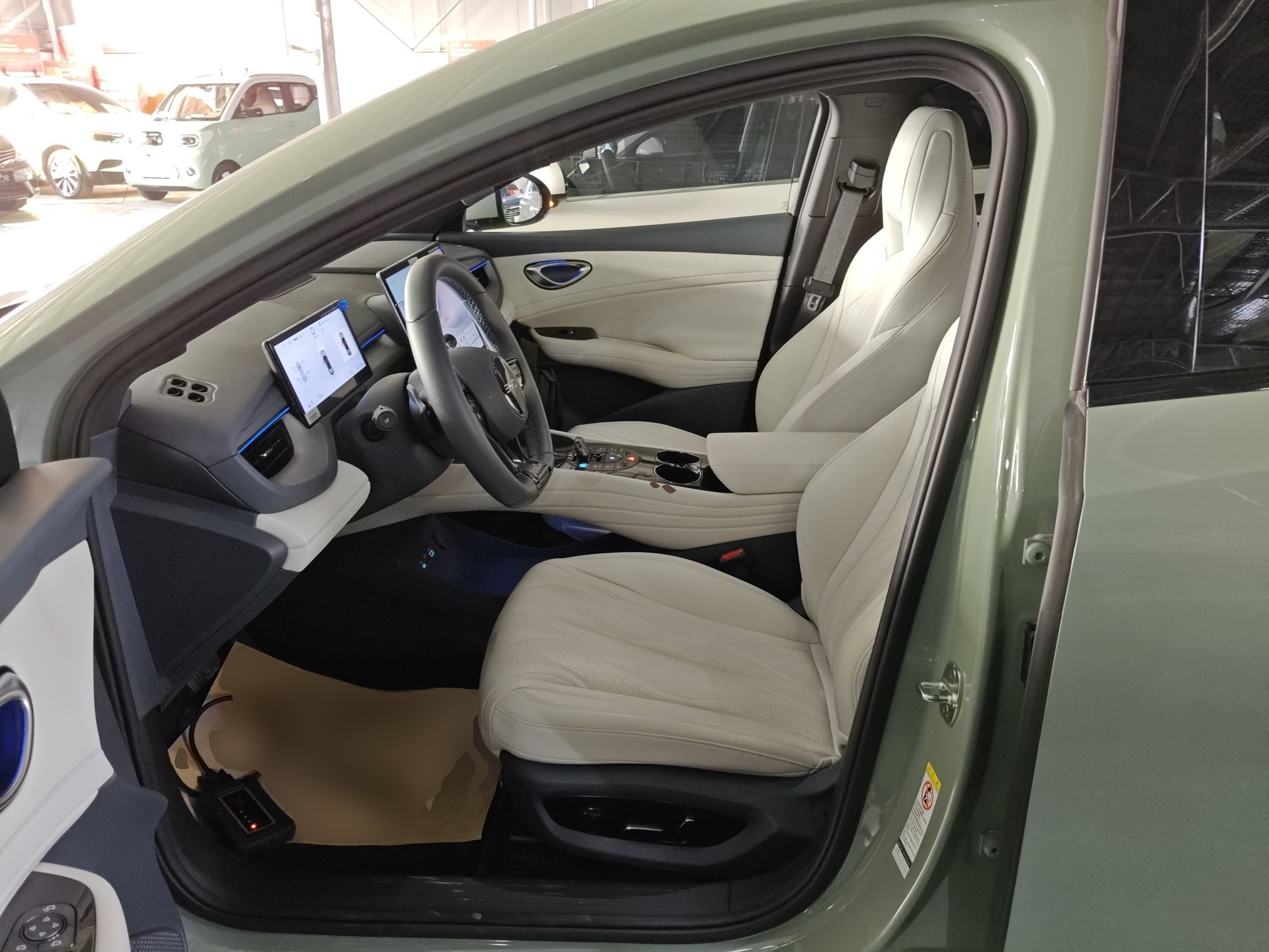 Переднее сиденье в автомобиле